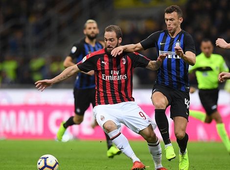 红蓝大战点燃球场，谁能笑到最后胜利？的简单介绍