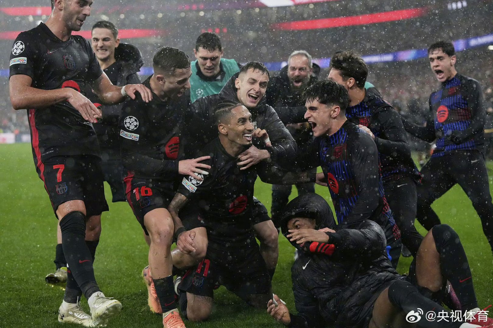 包含意大利主场击败比巴拉破门英格兰主场告捷的词条