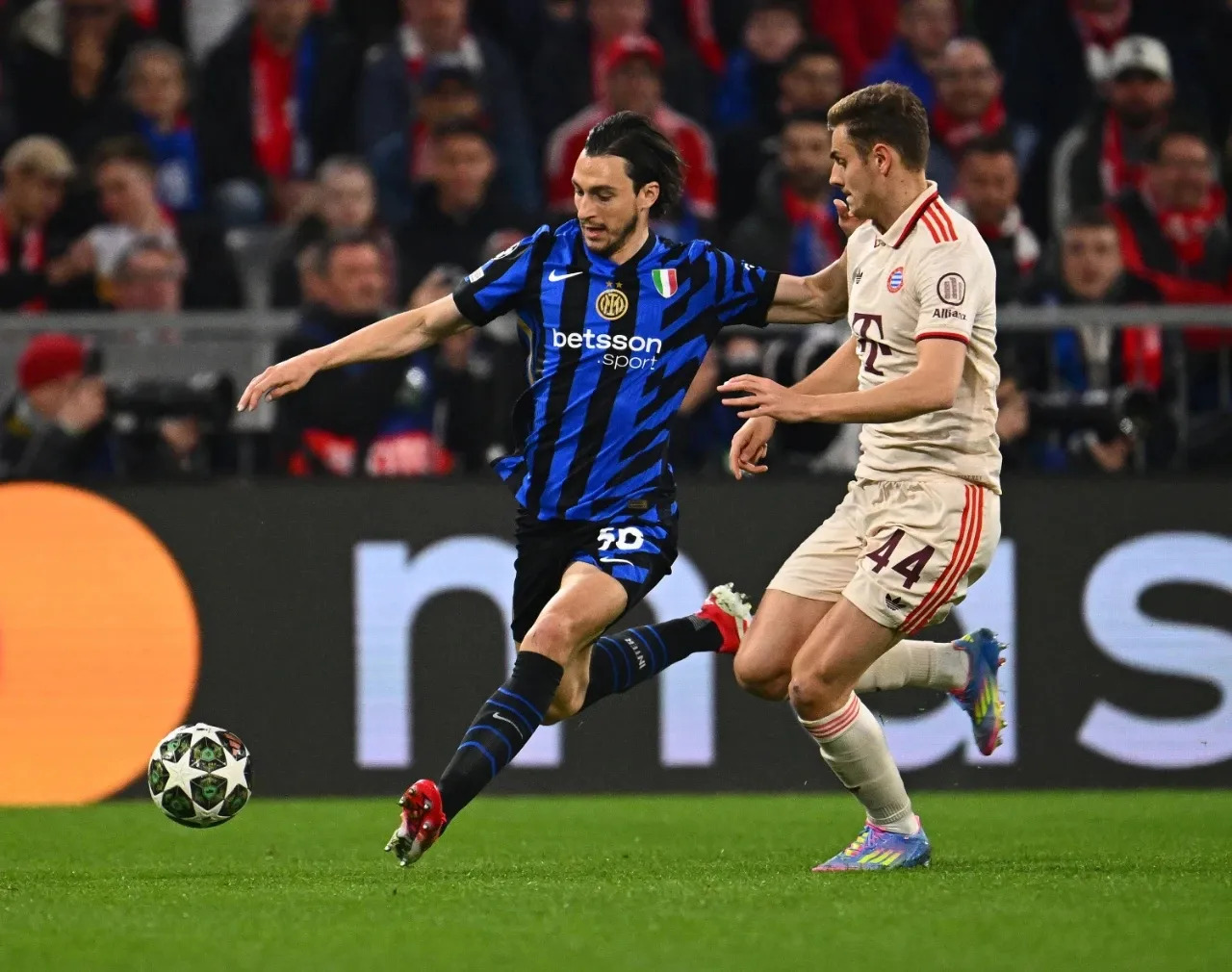 国米客场大胜帕尔马,攻守平衡完美 国米客场大胜帕尔马,攻守平衡完美