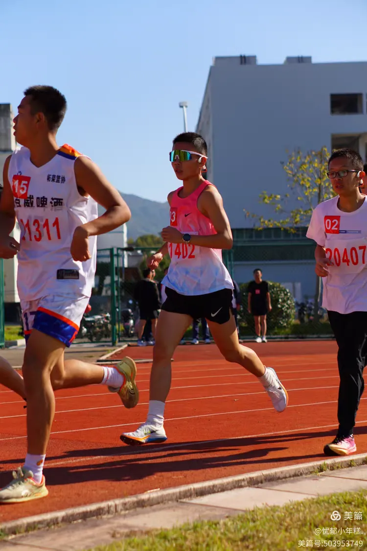 开云APP-运动员们在赛场上超越自我，创造奇迹