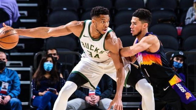 关于雄鹿翻盘上海队，布克扛起全队的信息