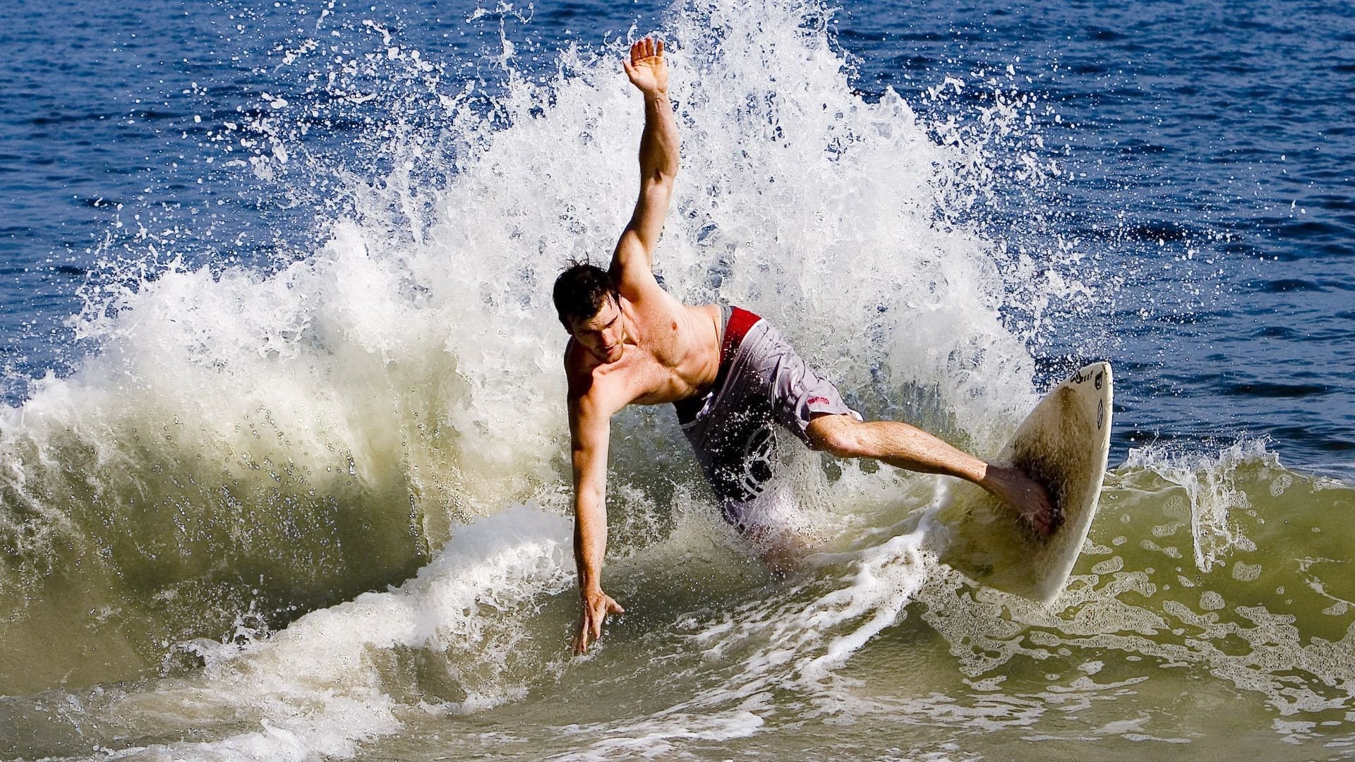 一人敌一城，莫兰特轰下50分绞杀尼克斯全队仅得48分